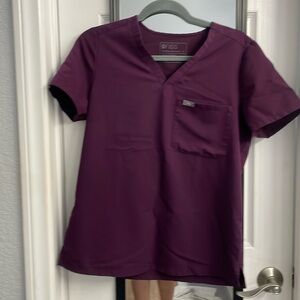 FIGS short sleeve top